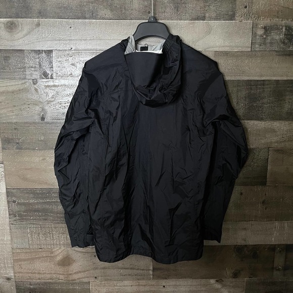 SOLD Mountain Hardwear Youth Rain Jacket Large - Picture 2 of 3